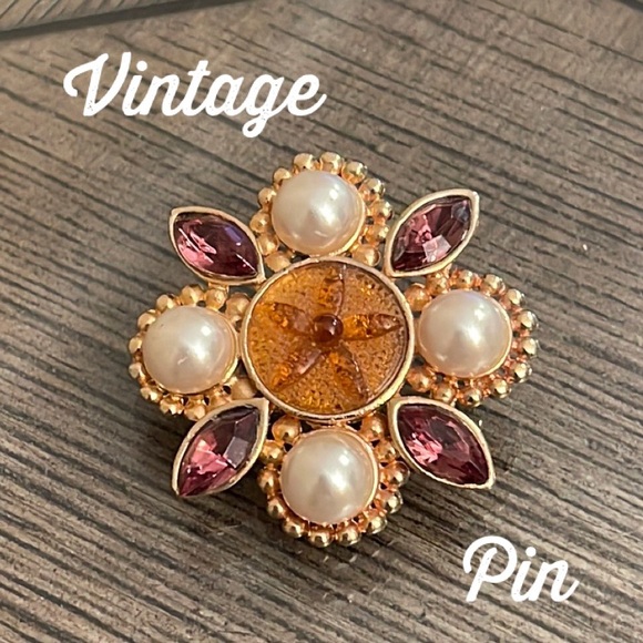 Vintage Floral Like Design Brooch with Pearl & Rhinestone Accents - Picture 1 of 15